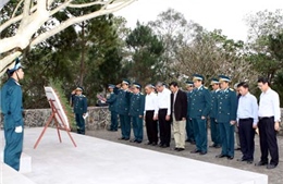 Thắp hương tưởng nhớ anh hùng liệt sỹ