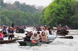 Đò đông, khách không phao du ngoạn chùa Hương