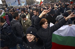Hàng chục nghìn người Bulgaria biểu tình phản đối giá điện tăng cao 