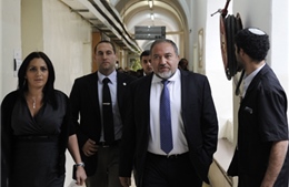 Cựu Ngoại trưởng Israel hầu tòa