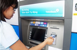 Sử dụng thẻ ngân hàng: Tiện nhưng phải lợi 