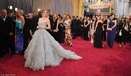 Những bộ váy tuyệt đẹp tại Oscar 2013