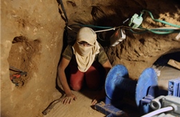 Ai Cập bắt hai xe chở lậu 60 quả tên lửa từ Libya 