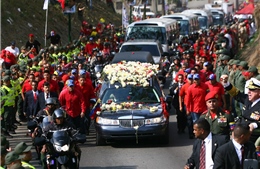 Tiễn đưa thi hài Tổng thống Chavez về nơi an táng