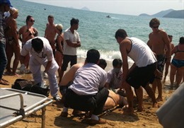 Du khách nước ngoài chết đuối khi tắm biển