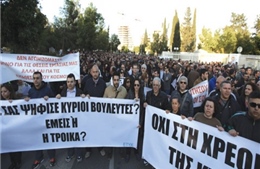Nhân viên ngân hàng Cyprus biểu tình 