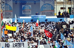 Biển người biểu tình ủng hộ cựu Thủ tướng Berlusconi