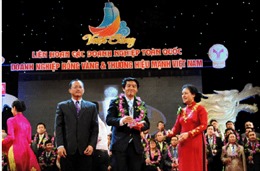 Fubon Life Việt Nam nhận “Giải thưởng Rồng Vàng 2012-2013”