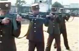 Lính Triều Tiên xả đạn bia lính Mỹ