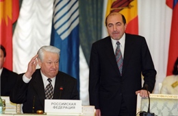 Bố già điện Kremlin - Kỳ 2: “Người nhà” của Tổng thống Yeltsin