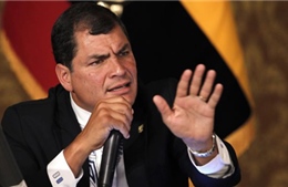 Tổng thống Ecuador &#39;đóng băng&#39; lương nội các