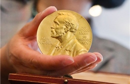 Lần đầu tiên đấu giá huy chương giải Nobel 