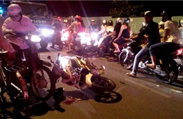 Xe máy đối đầu, 2 người nguy kịch