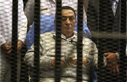 Cựu Tổng thống Mubarak thoát tội giết người 