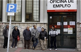 Người nhập cư bỏ đi, dân số Tây Ban Nha giảm mạnh