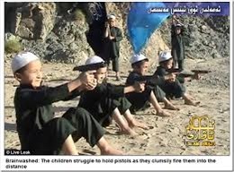 Xem chiến binh ‘nhí’ Taliban luyện bắn ở trại khủng bố