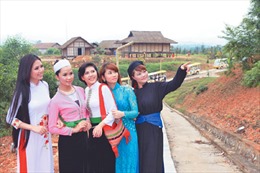 Hàng ngàn thí sinh dự thi Hoa hậu các Dân tộc Việt Nam