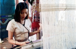 Dệt lụa một nét văn hóa Lào