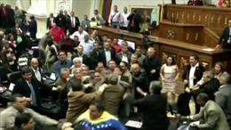 Nghị sĩ Venezuela loạn đả tại quốc hội