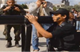 &#39;Sốc&#39; với học sinh Dải Gaza học bắn súng AK 