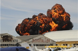 Máy bay nổ tung tại triển lãm hàng không