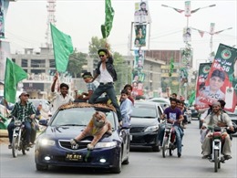 Phe cựu Thủ tướng Sharif dẫn đầu tổng tuyển cử Pakistan