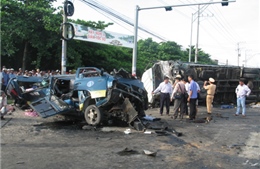 Vụ tai nạn thảm khốc ở Long An: Do tài xế buồn ngủ