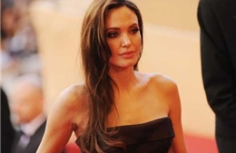 Sợ ung thư, Angelina Jolie cắt bỏ ‘núi đôi’