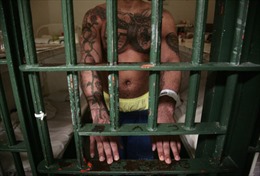 Cảnh sống của hơn 2 triệu tù nhân Mỹ