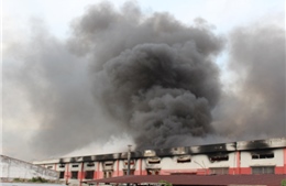 Cháy lớn tại công ty sản xuất giày dép ở Bình Dương