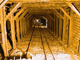 Nga chế tạo siêu điện thoại trong hầm mỏ