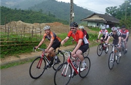 Đoàn đạp xe từ thiện Anh kết thúc 1.500km quanh Việt Nam