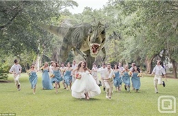 Chụp ảnh cưới với khủng long bạo chúa