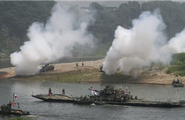 Mỹ - Hàn tập trận với xe tăng nổi