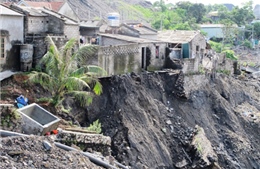 Hàng chục nhà dân bị sụt lún do khai thác than