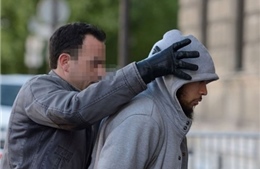 Nghi phạm đâm binh sĩ Pháp bị kết tội khủng bố 