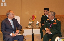Thứ trưởng Nguyễn Chí Vịnh gặp gỡ quan chức quốc phòng nhiều nước