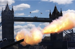 London bắn pháo tưng bừng mừng Nữ hoàng