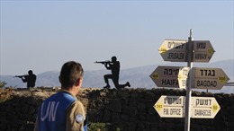 Hai phe Syria giành giật cửa khẩu Golan, Áo rút quân