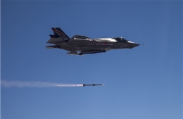 F-35 Mỹ lần đầu tiên phóng tên lửa