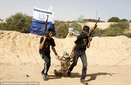 Trẻ em Palestine đến trại hè luyện… chiến đấu