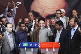 Iran kéo dài thời gian bỏ phiếu bầu tổng thống 