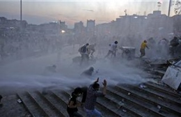 Thổ Nhĩ Kỳ &#39;quét sạch&#39; người biểu tình trong vài phút 