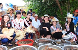 Thí sinh Hoa hậu đồng hành cùng môi trường Cù Lao Chàm