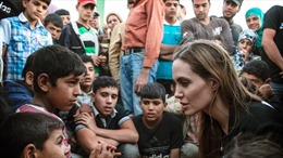 Angelina Jolie thăm trại tị nạn của người Syria