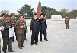 Ông Kim Jong Un kiểm tra nhà máy quốc phòng 