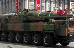 Triều Tiên dùng xe chở gỗ Trung Quốc vận chuyển... tên lửa 