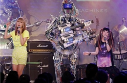 Ban nhạc robot biểu diễn rock tại Nhật 