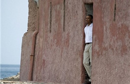 Gia đình Obama thăm chứng tích buôn bán nô lệ 