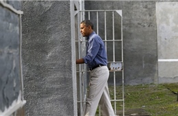 Nhà Obama thăm nơi giam cầm Nelson Mandela gần 2 thập kỷ 
